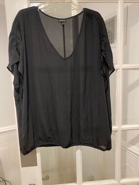 Torrid size 2(2X) top good condition